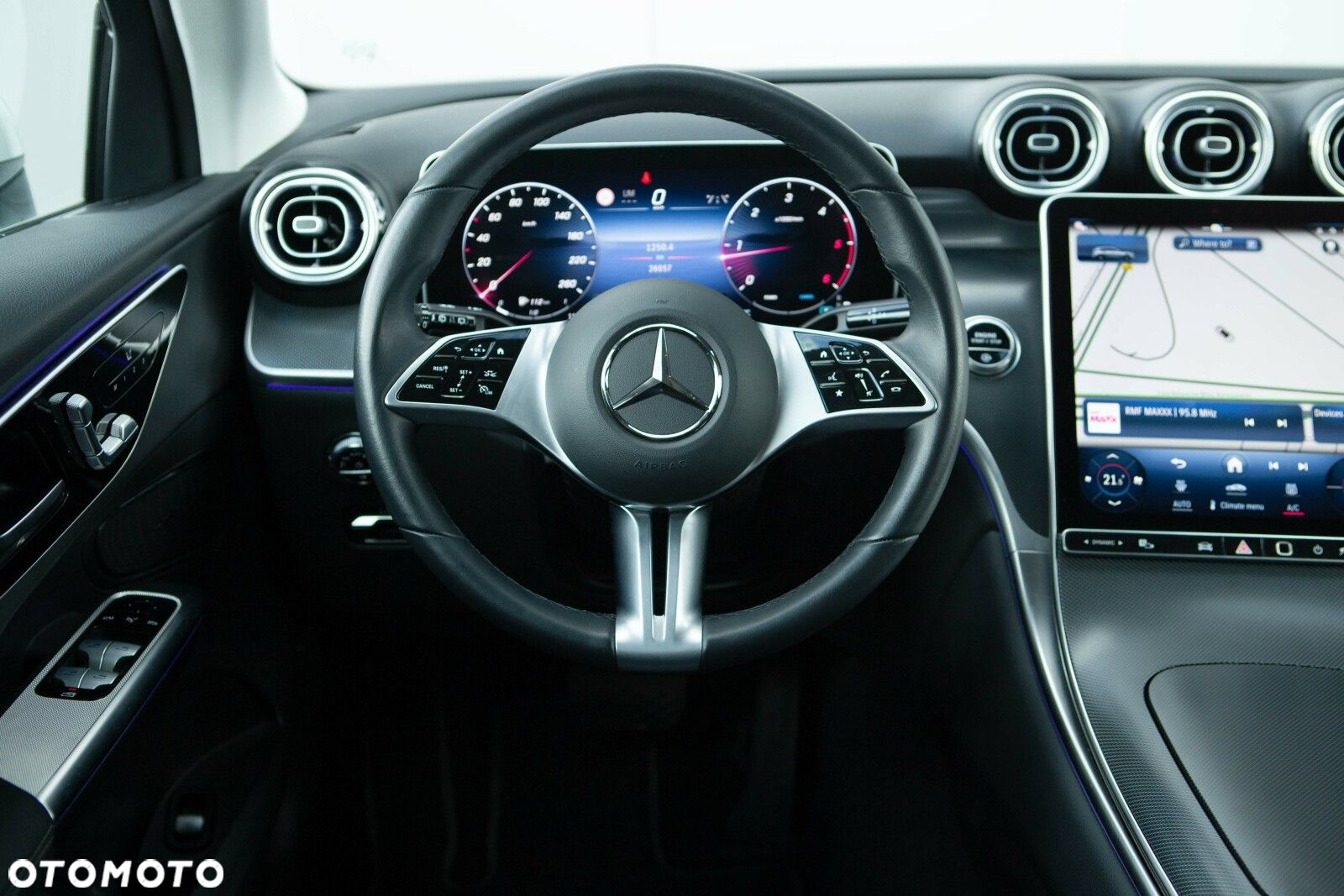 Mercedes-Benz GLC - 21