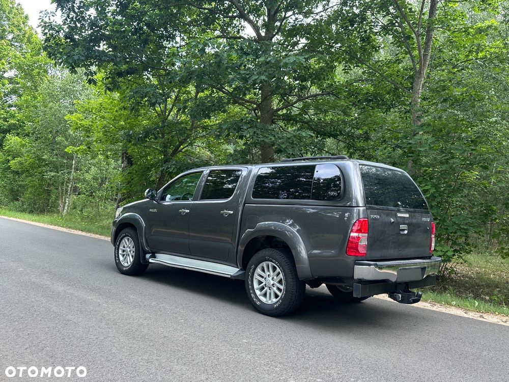 Toyota Hilux 2.5 D-4D SR - 13