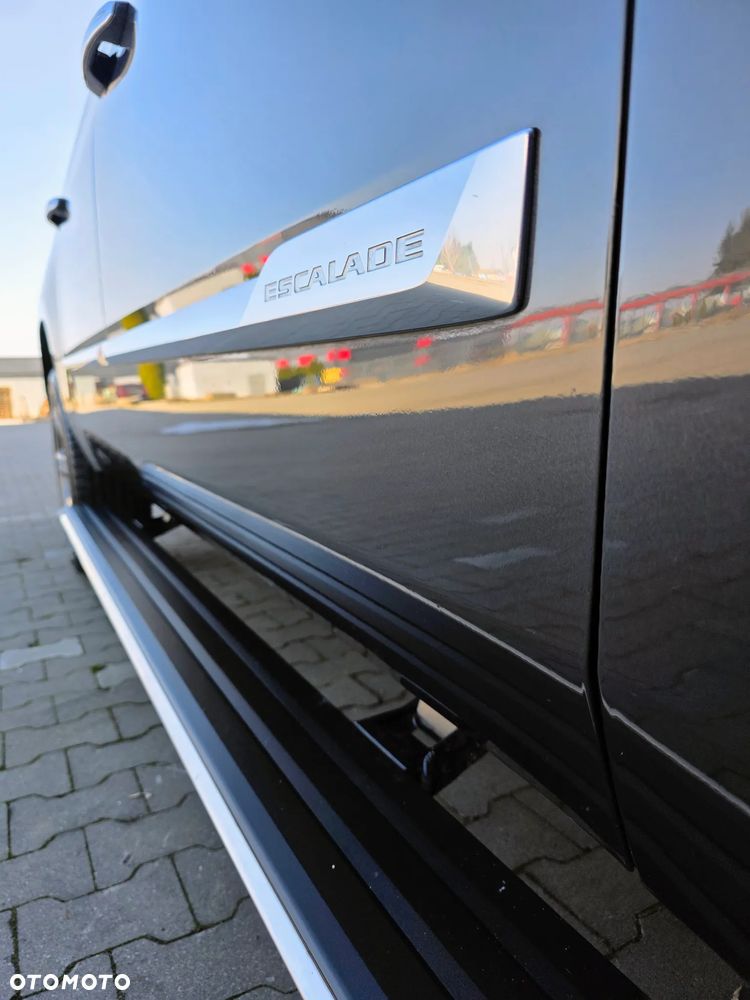 Cadillac Escalade ESV 6.2 V8 AWD AT Premium - 31