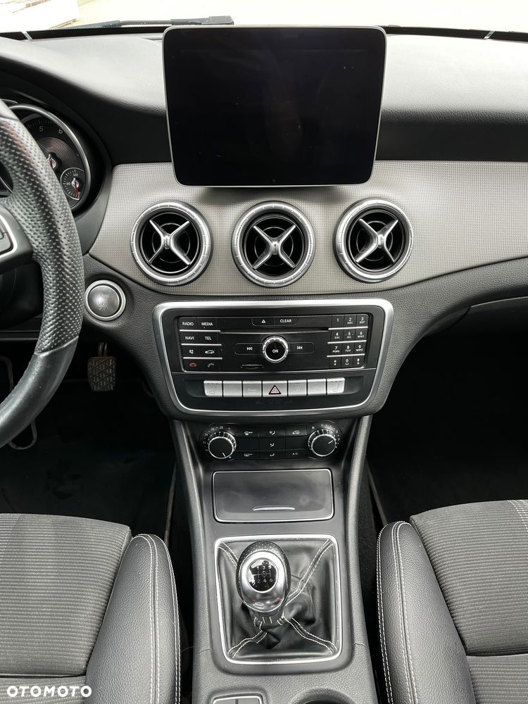 Mercedes-Benz CLA 180 - 13