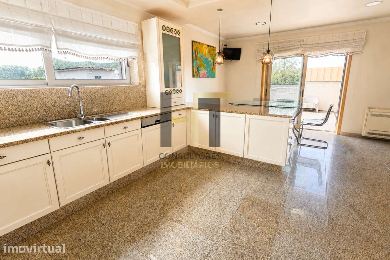 Moradia T3 | 4 Frentes | Piscina, Suite c/ Closet, Garagem 3 Carros | - Grande imagem: 5/60