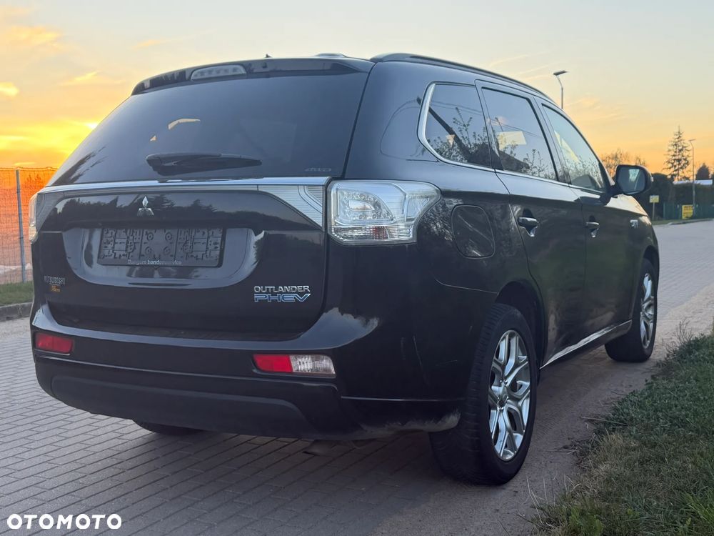 Mitsubishi Outlander Intense + - 17