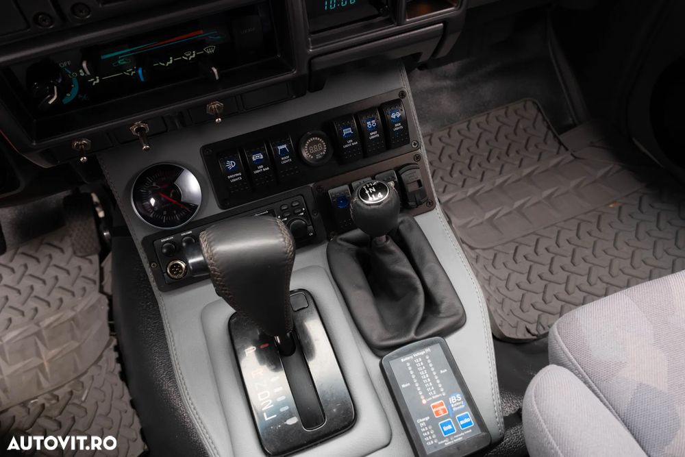 Toyota Land Cruiser - 35