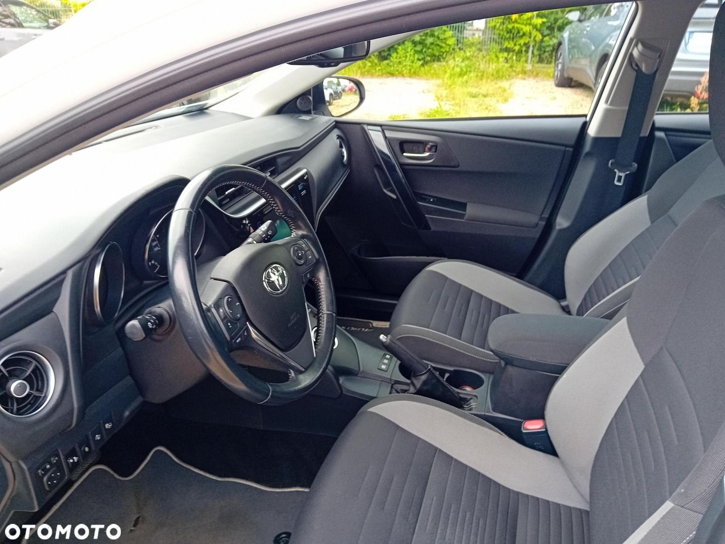 Toyota Auris Hybrid 135 Premium - 14