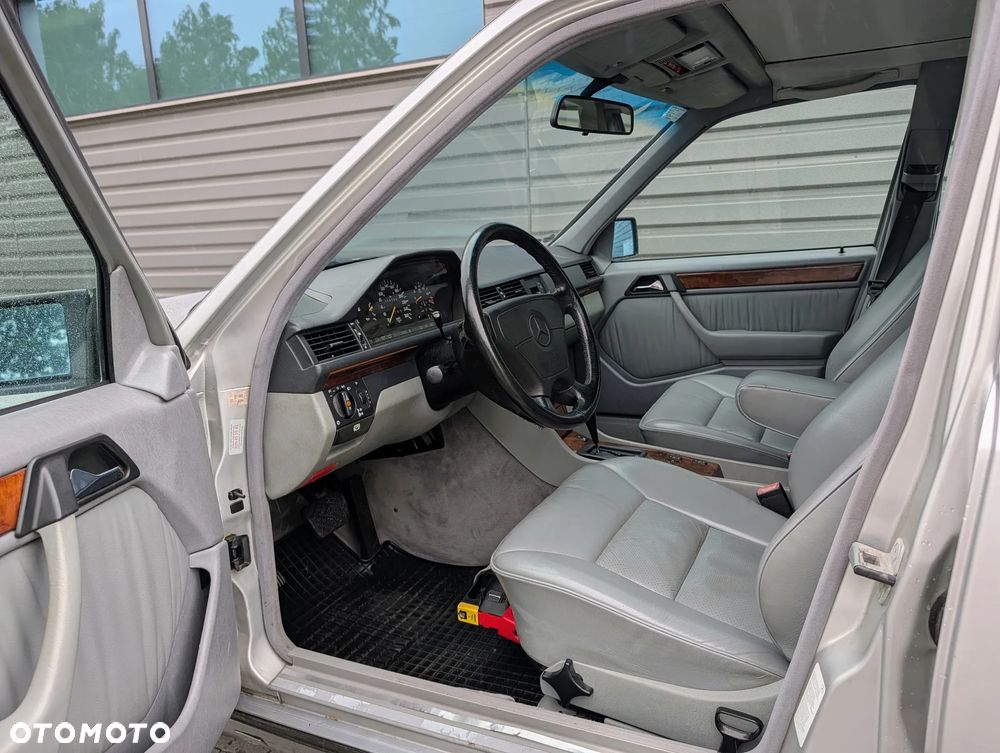 Mercedes-Benz W124 (1984-1993) - 12