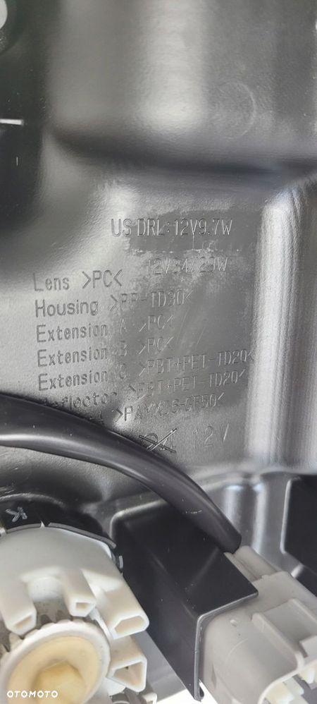 LAMPA PRZÓD PRAWA LED TOYOTA PRIUS PLUS  LIFT 2015- - 13