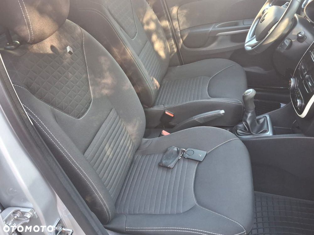 Renault Clio 1.2 16V 75 Limited - 23