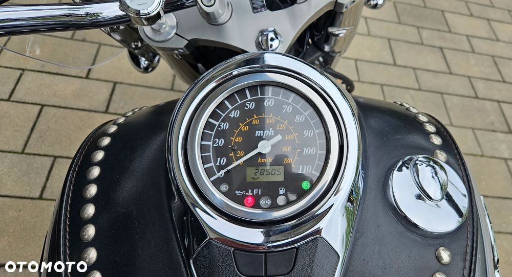 Suzuki VL 800 Volusia - Boulevard C50 - 2