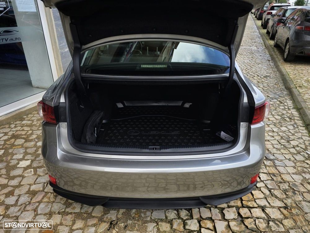 Lexus IS 300H Executive+ - 34