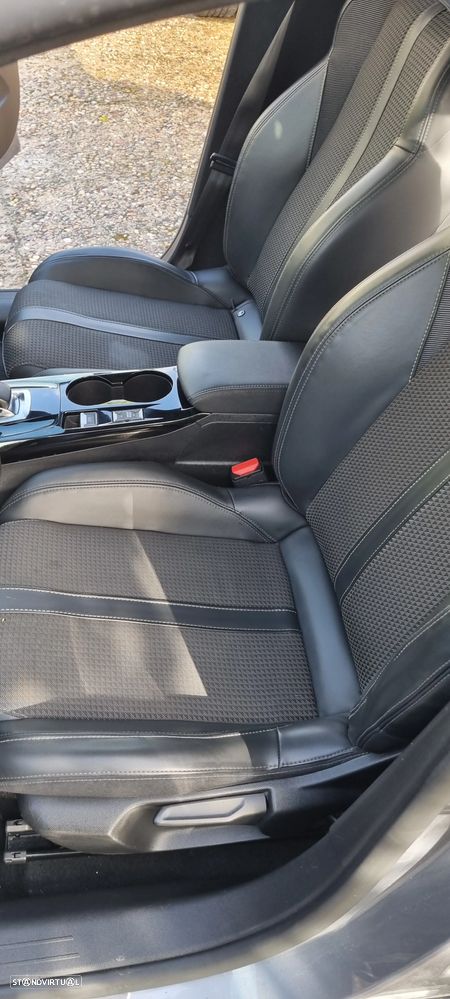 Peugeot e-208 GT Pack - 9