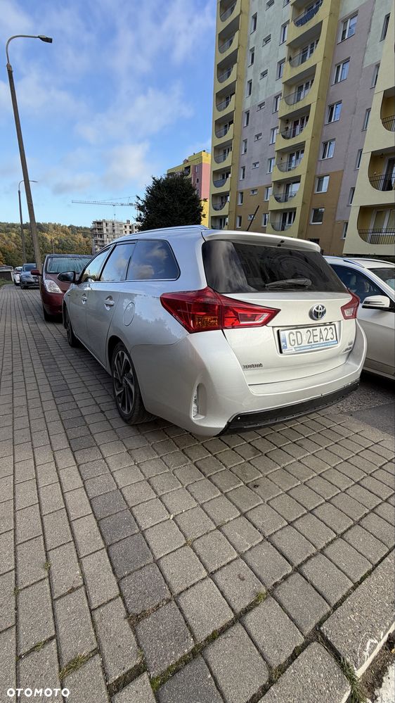 Toyota Auris 2014 photo 3