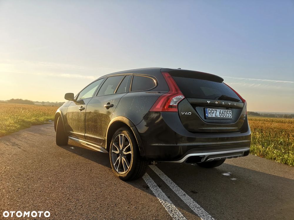 Volvo V60 Cross Country T5 AWD Summum - 2