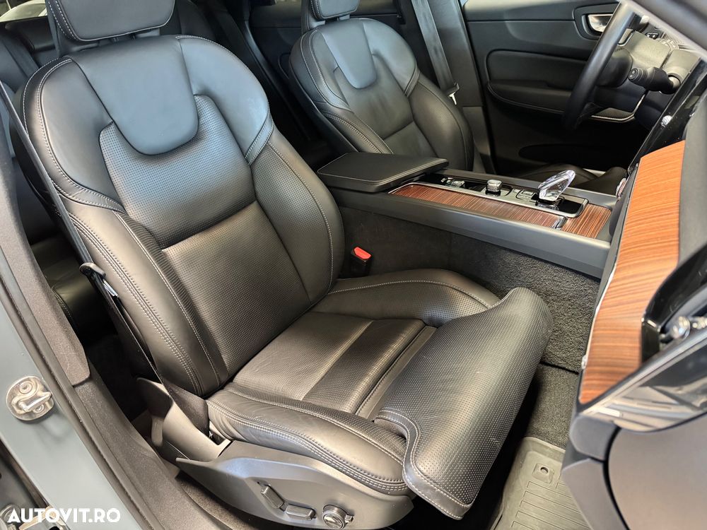 Volvo XC 60 B5 AT AWD MHEV Ultra Black Edition - 22