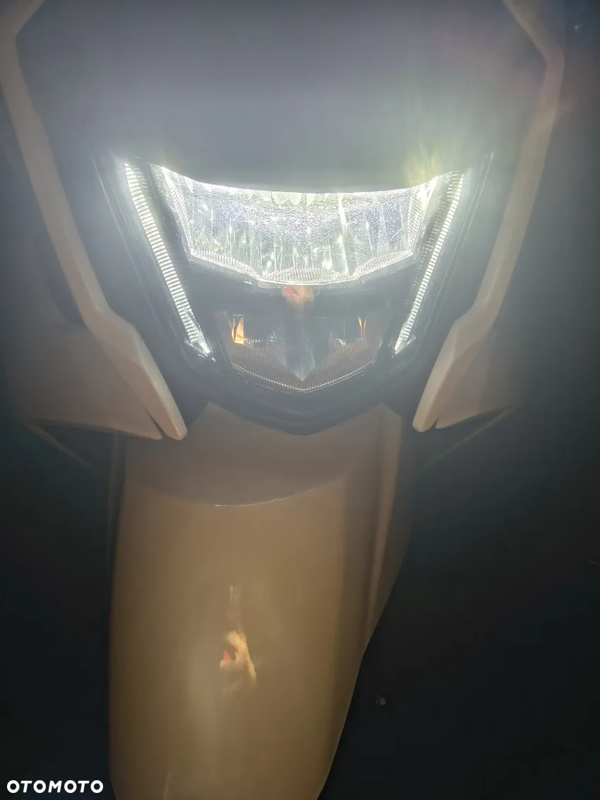 Suzuki Avenis - 20