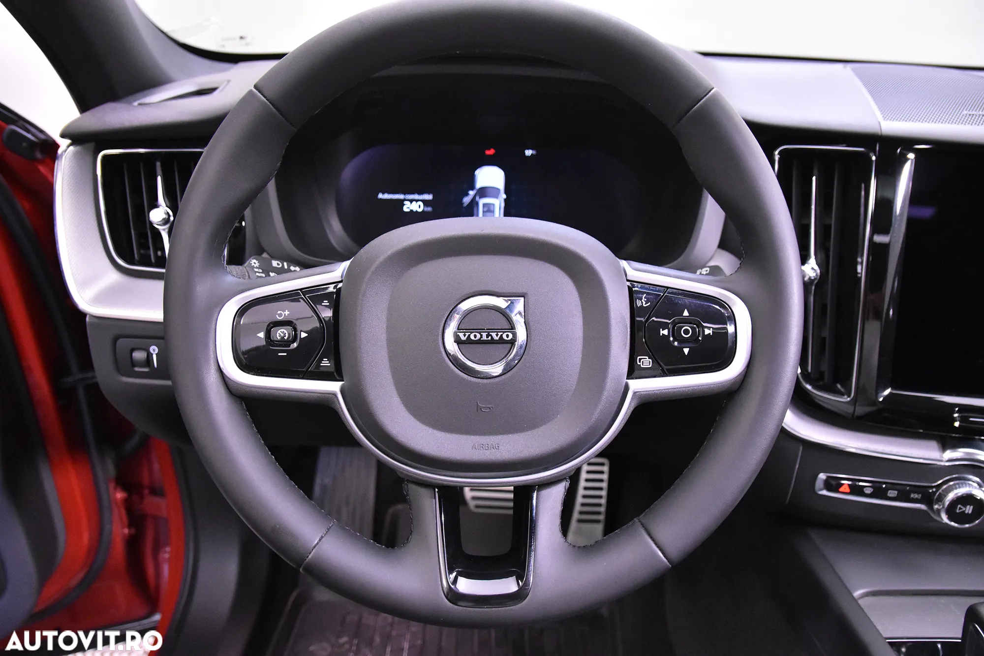 Volvo XC 60 B4 MHEV R-Design - 16