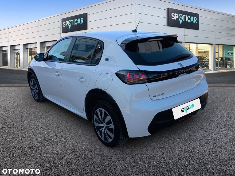 Peugeot 208 - 8