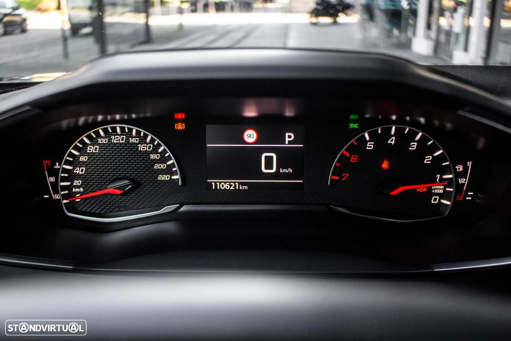 Peugeot 2008 1.5 BlueHDi Allure EAT8 - 18