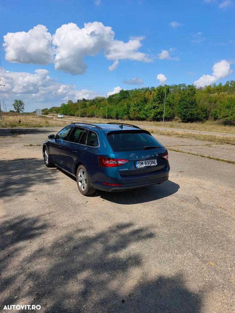 Skoda Superb Combi 2.0 TDI DSG Ambition - 8