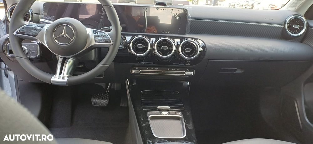 Mercedes-Benz A 180 7G-DCT Special Edition - 11