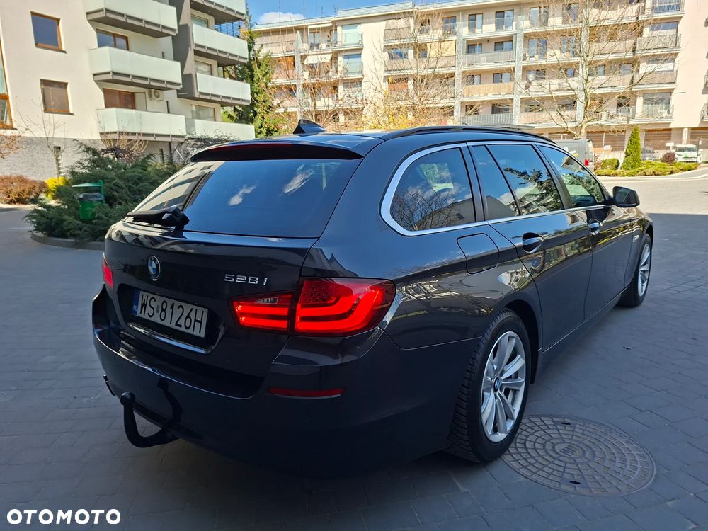 BMW Seria 5 528i Sport-Aut - 3