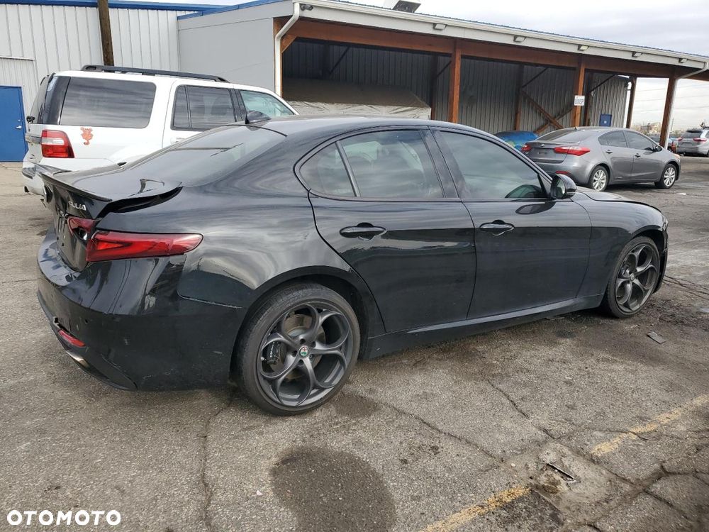 Alfa Romeo Giulia - 4