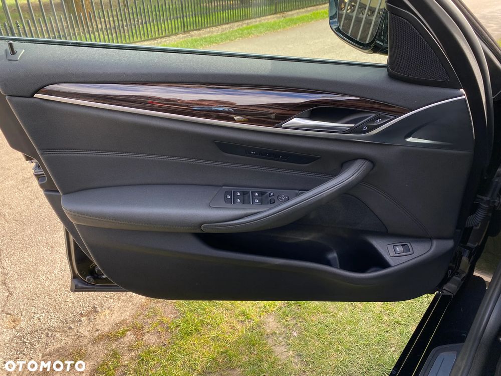 BMW Seria 5 530i Sport Line - 9
