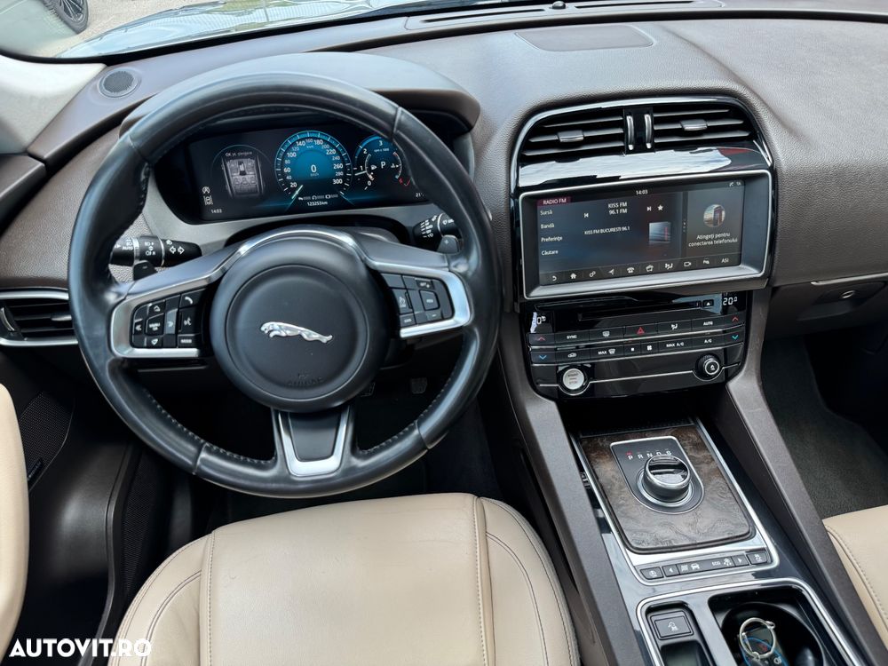 Jaguar F-Pace 20d AWD Aut. Prestige - 18