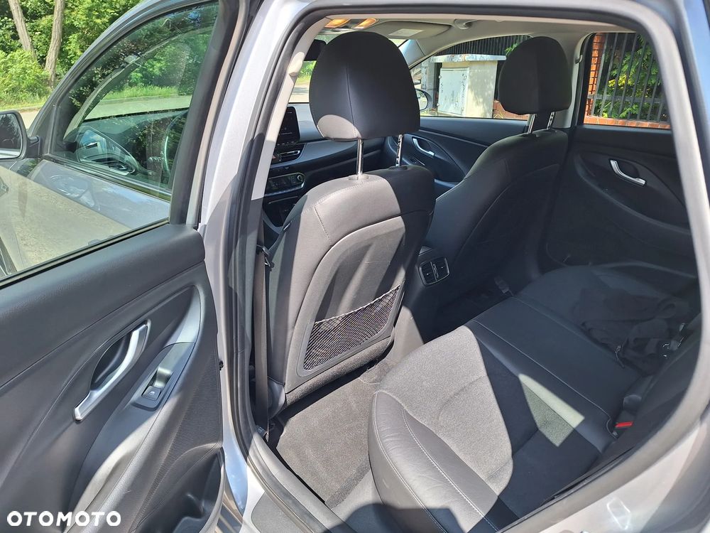 Hyundai i30 1.6 CRDI Comfort DCT - 4