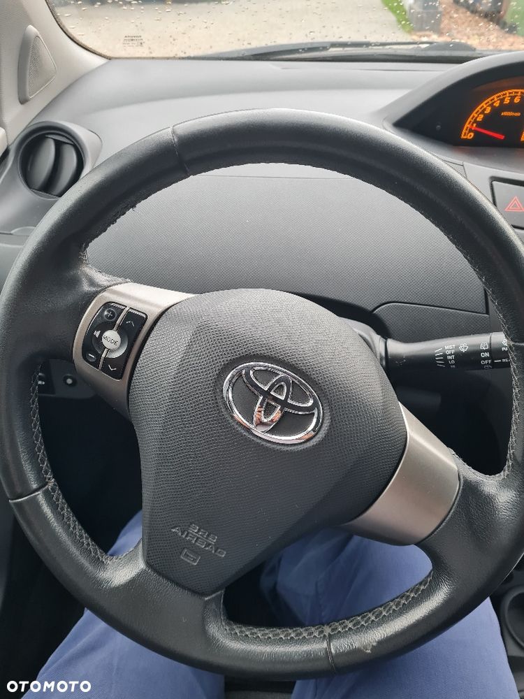 Toyota Yaris - 8