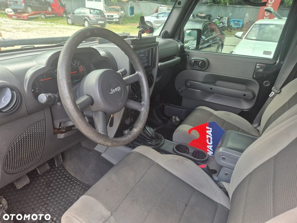 Jeep Wrangler Unlimited 3.8 Sport - 14