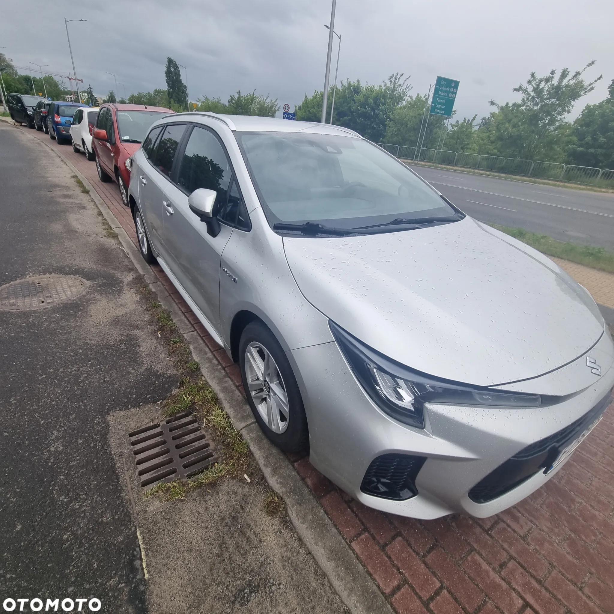 Suzuki Swace 1.8 Hybrid Premium Plus CVT - 12