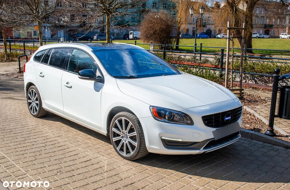 Volvo V60 T6 AWD Summum - 1