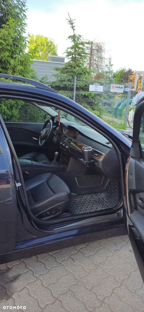 BMW Seria 5 525d - 13