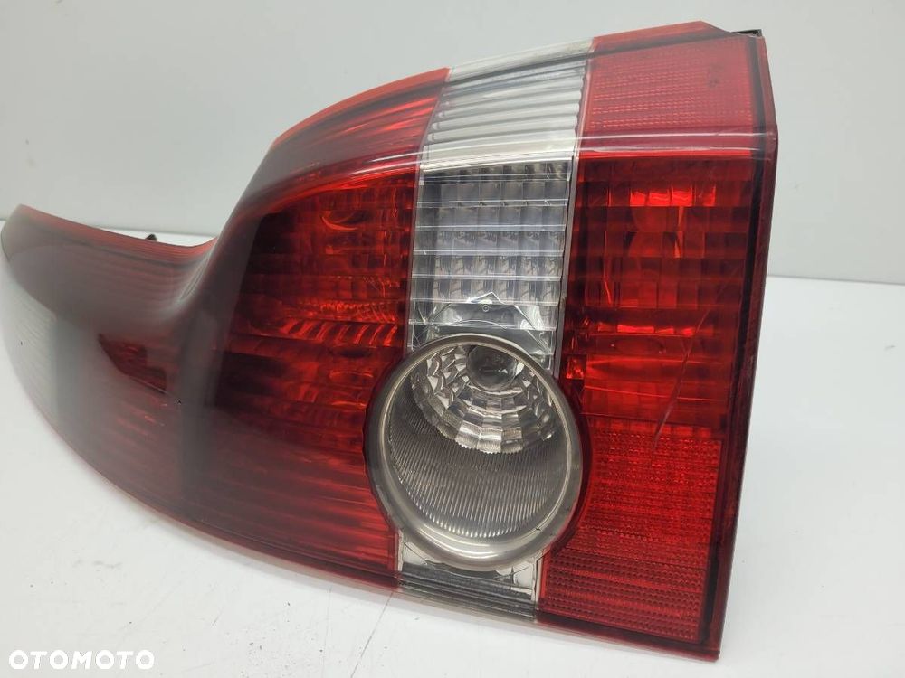 LAMPA TYŁ TYLNA PRAWA W BŁOTNIK VOLVO V50 KOMBI EU 30698921 - 4
