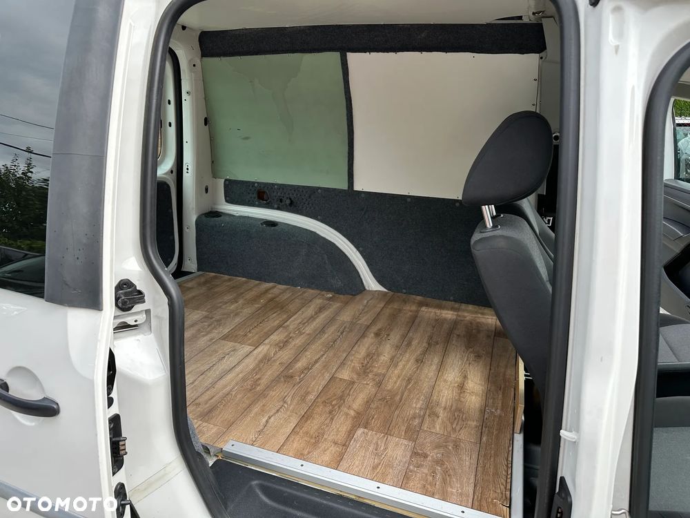 Volkswagen Caddy - 22