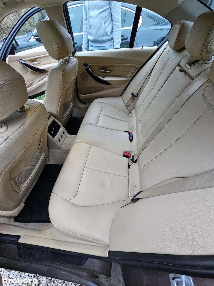 BMW Seria 3 328i xDrive - 10
