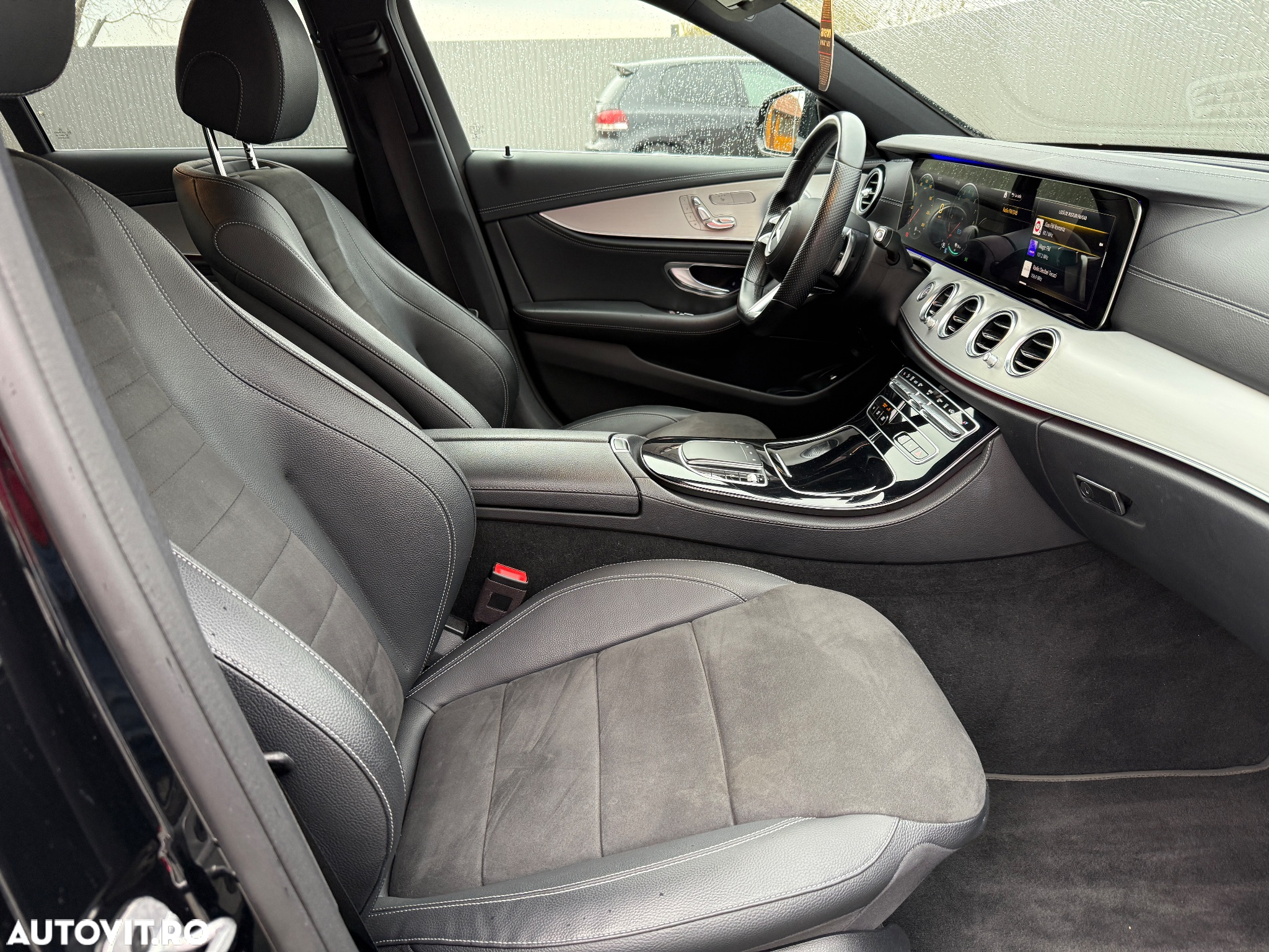 Mercedes-Benz E 300 4Matic 9G-TRONIC AMG Line - 5
