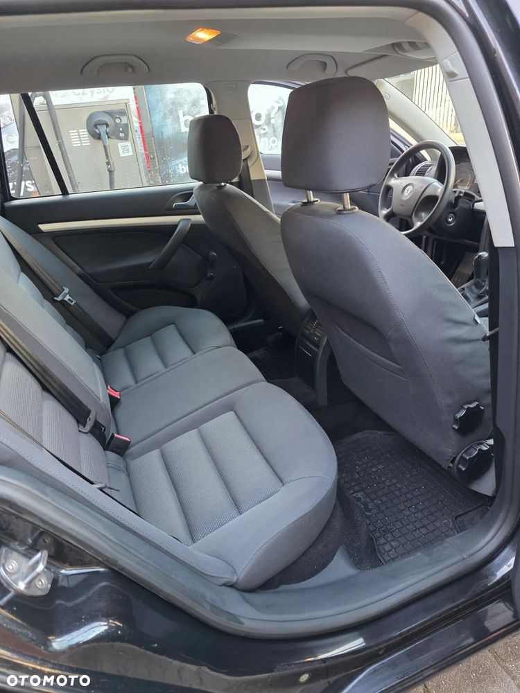 Skoda Octavia 1.6 Ambiente - 15