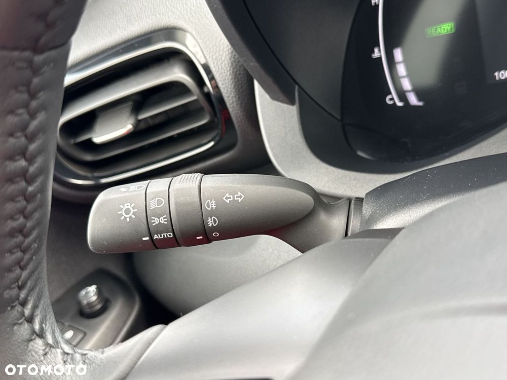 Toyota Yaris Hybrid 1.5 Style - 21