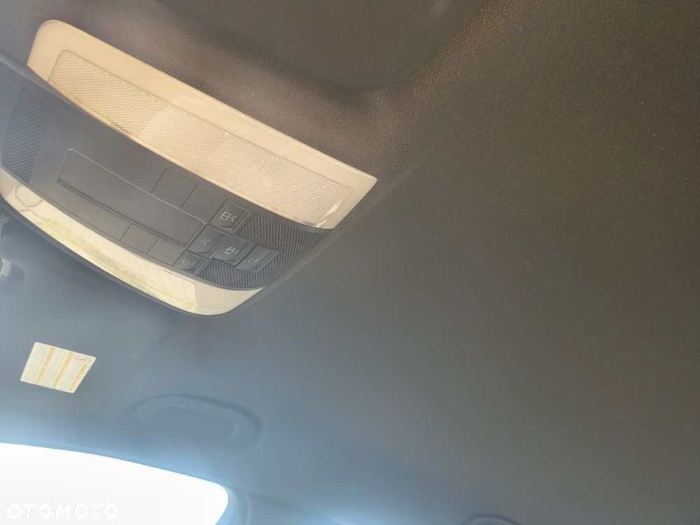 Mercedes-Benz Klasa C 250 CGI BlueEff Avantgarde - 40