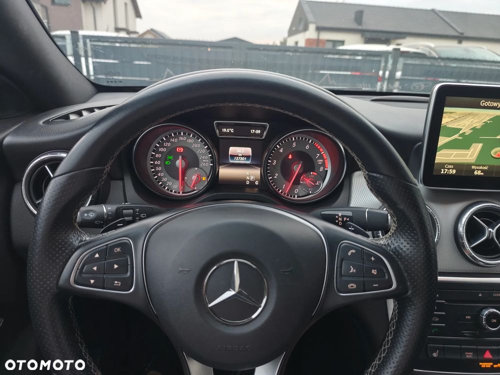 Mercedes-Benz CLA 200 7G-DCT AMG Line - 23