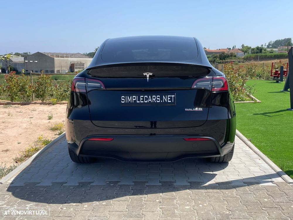 Tesla Model Y - 8