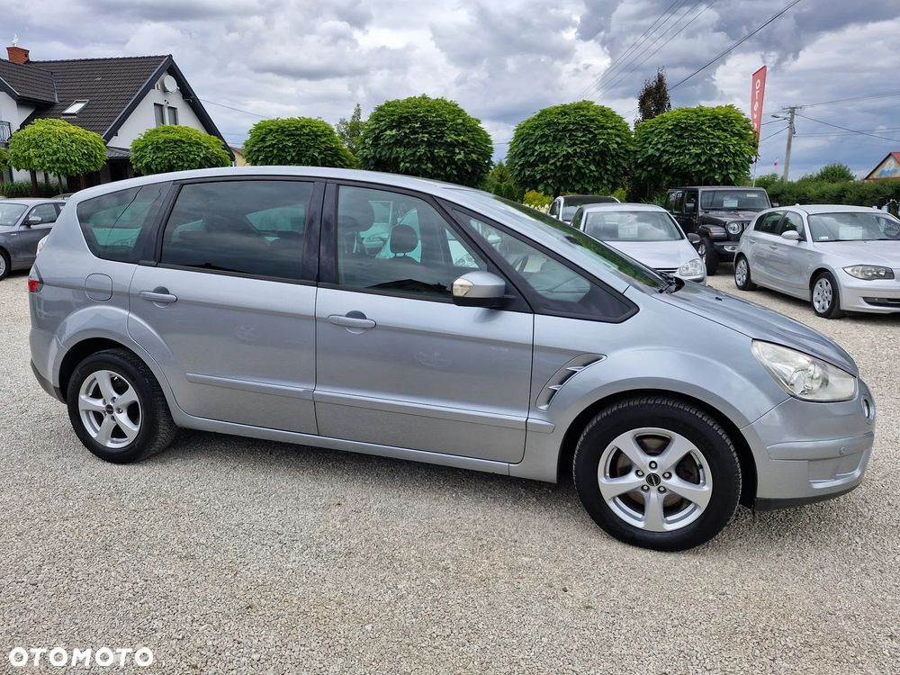 Ford S-Max - 11