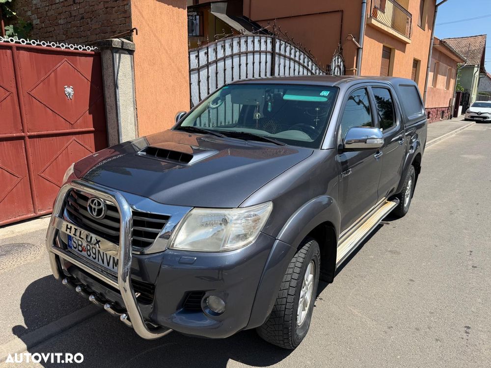 Toyota Hilux - 1
