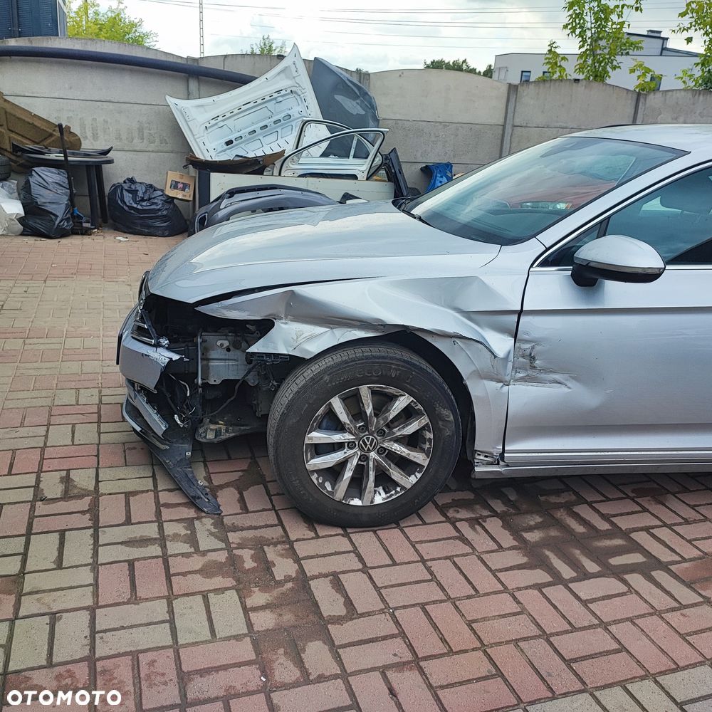 Volkswagen Passat 2.0 TDI SCR DSG - 2