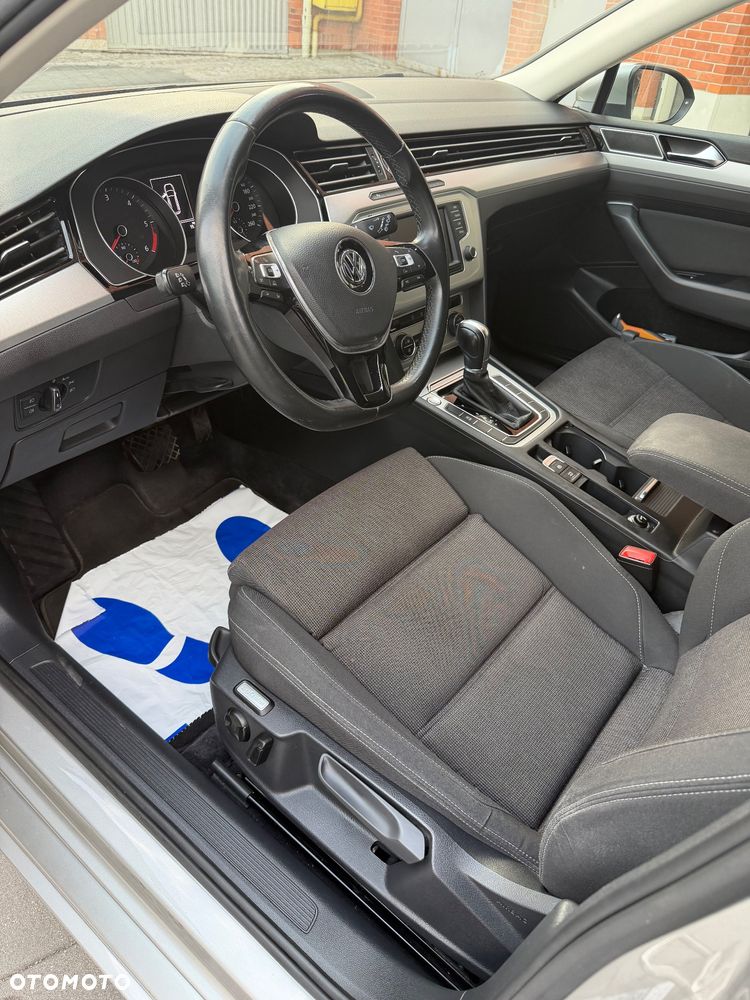 Volkswagen Passat - 36