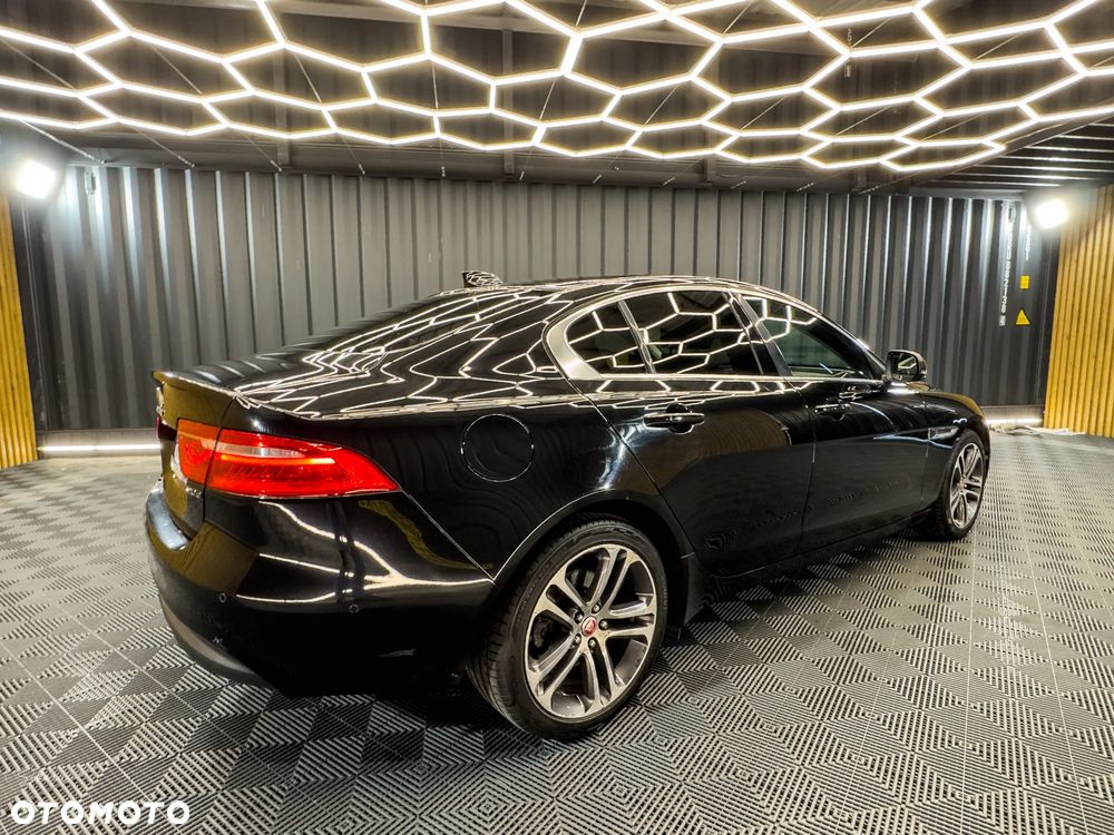 Jaguar XE 20d Prestige - 9