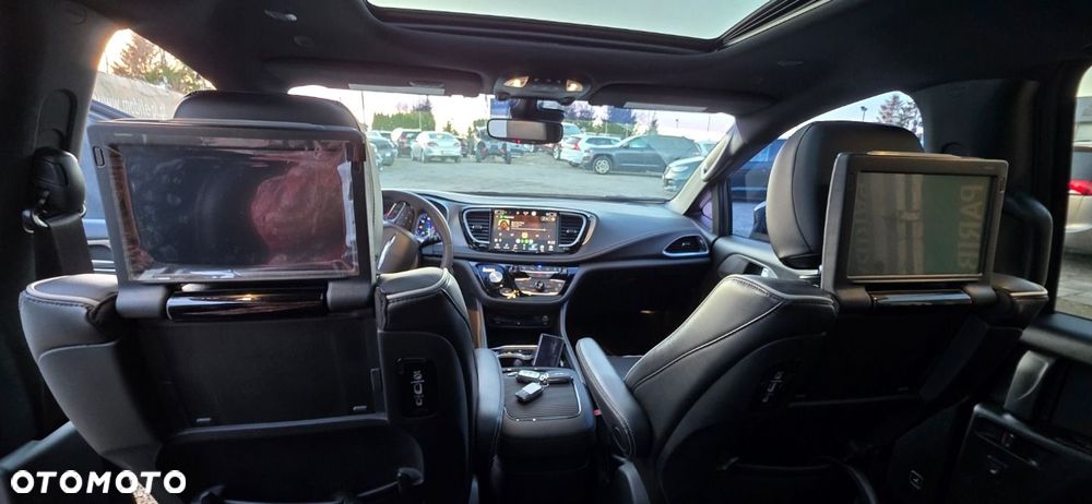 Chrysler Pacifica - 36