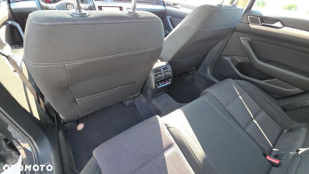 Volkswagen Passat 2.0 TDI SCR Comfortline DSG - 19