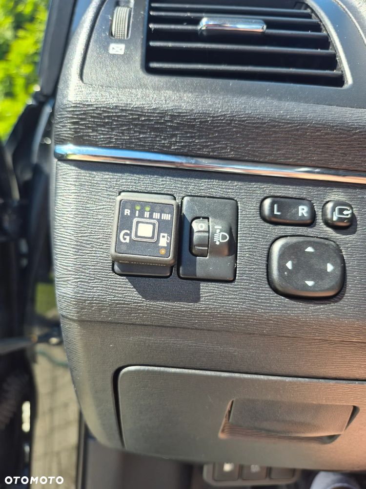 Toyota Avensis 1.8 Premium EU5 - 18